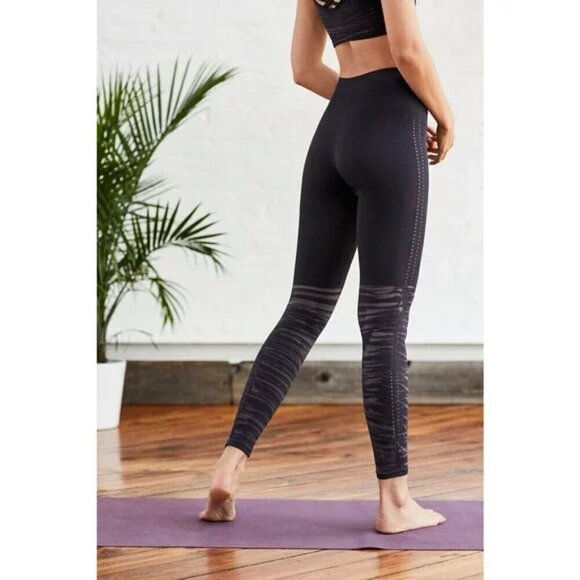 NWOT Free People Movement Barely There Yoga Leggings in Washed Black - Picture 4 of 6